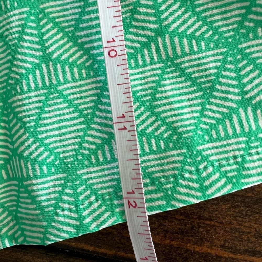 Lauren James Women's Green Geometric Shorts, size large, see pics, preppy, EUC - Picture 6 of 7